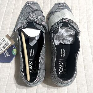 Toms black multi plaid 5.5 NWT